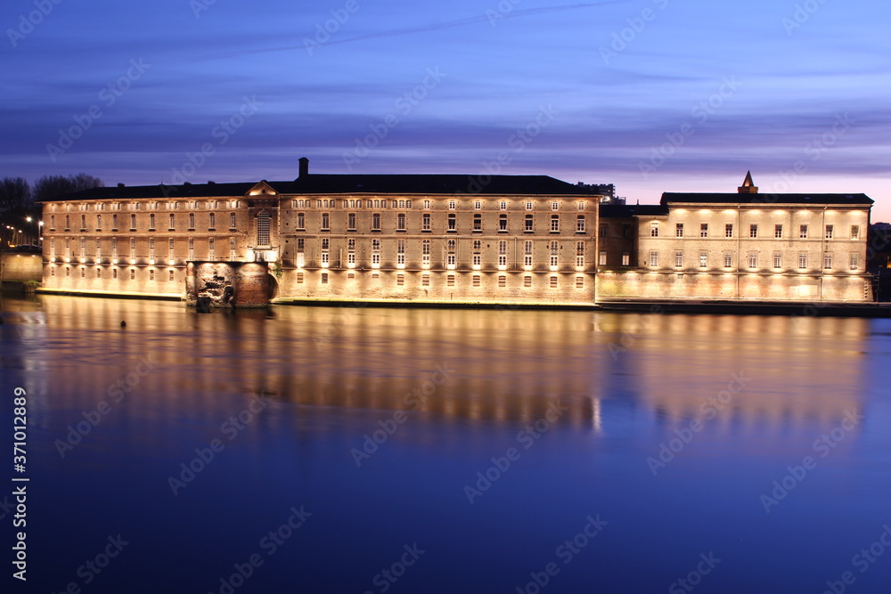 Obraz premium Berges de la Garonne de nuit