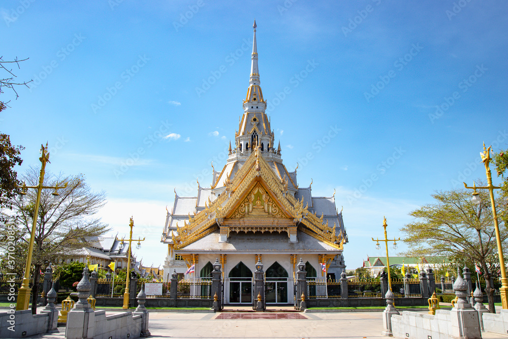 Fototapeta premium CHACHOENGSAO, THAILAND - JAN03, 2020: Wat Sothon Wararam Worawihan Temple is famous and landmark of Chachoengsao province, Thailand.
