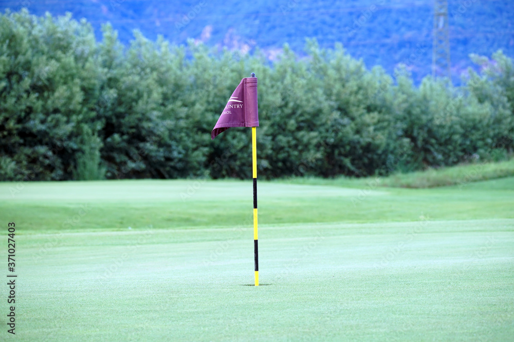 Obraz premium Flag on the green of the Blue Monster golf course.
