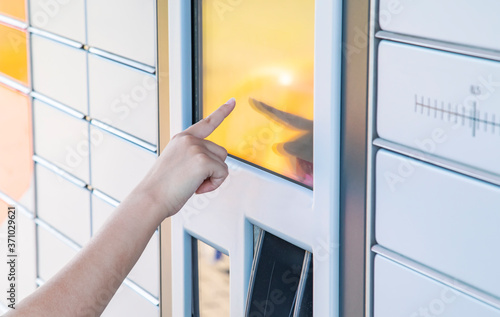 Foto Self service post terminal machine
