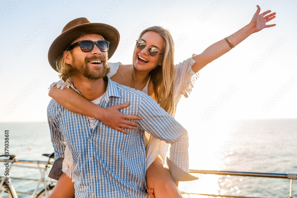 Φωτογραφία attractive happy couple laughing traveling in summer by sea, man and woman weari