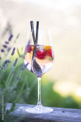 Sommerdink Lillet mit Lavendel