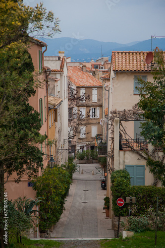 Fototapeta Naklejka Na Ścianę i Meble -  street in the old town Saint Tropez