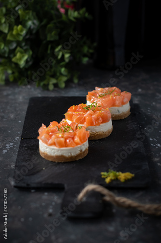 Принти на полотні Savoury cheesecake with salmon and onion