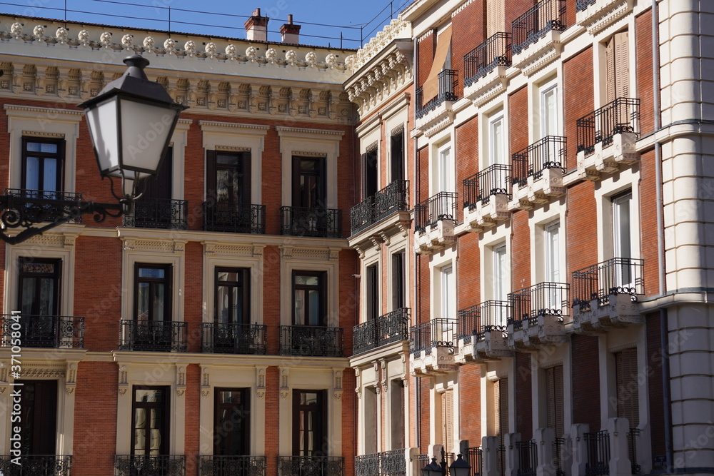 Parte de un edificio de ladrillo en Madrid