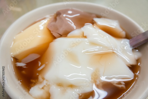 taiwanese traditional snack of tofu pudding