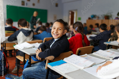 Canvas Print Happy competitive working successful kids in the school, classroom