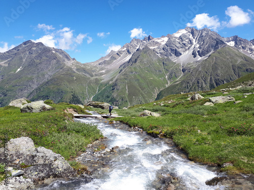 Obraz na płótnie Österreich, Tirol: Ötztaler Alpen: Wildbach auf der Neururer Alp im Pitztal, Blick gegen die Hohe Geige w salonie