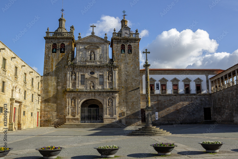 Viseu Cathedral seen from the front on a clear day