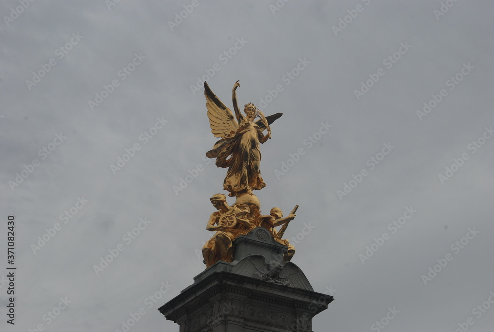 statue of the virgin mary