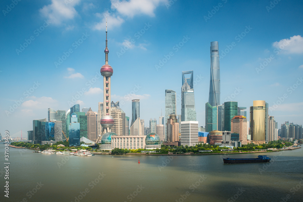 Obraz premium Aerial view of Pudong skyline with Oriental Pearl tower and Lujiazui Business district skyscraper with Huangpu river in Shanghai, China. 
