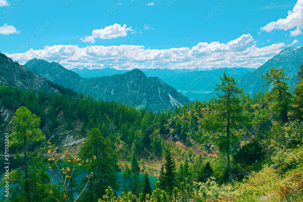 Obraz górski krajobraz z jeziorem i górami, Tauplitzalm Austria