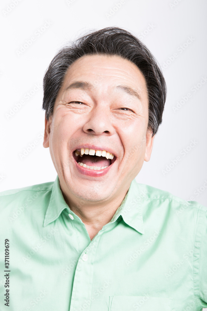 大笑いする男性 大笑いする男性