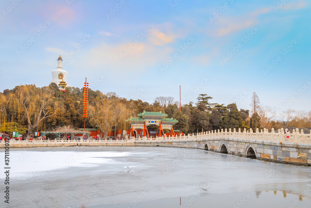 Obraz premium Yongan temple (Temple of Everlasting Peace) situated in the heart of Beihai park in Jade Flower Island in Beijing, China