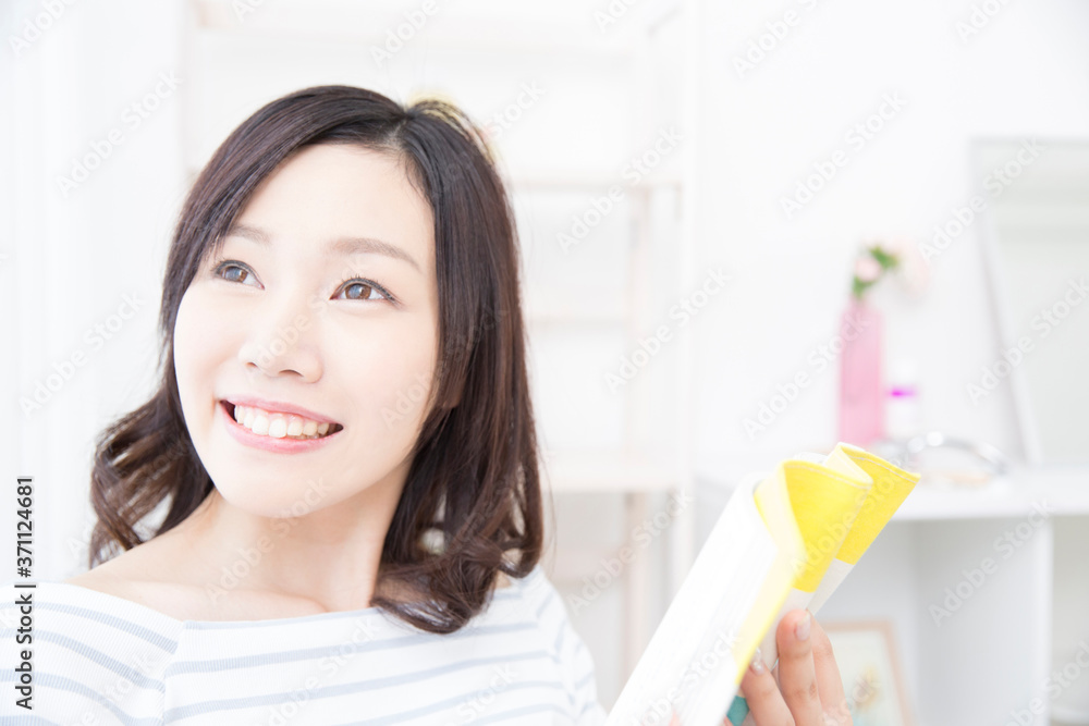 本を読む女性 本を読む女性