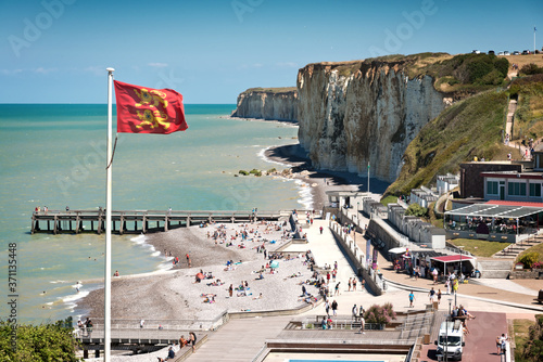 Flagge der Normandie an der Küste in Veules les Roses photo