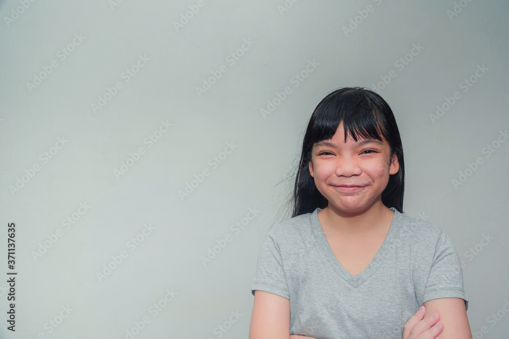 Portrait of a cute little Asian girl, standing happily lollipop, relaxing face, fashionable Asian children who look beautiful and cute, the bright concept of Asian teenagers.