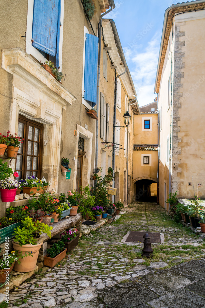 Saint-Saturnin-lès-Apt village perché du Lubéron en Provence-Alpes-Côte-d'Azur.