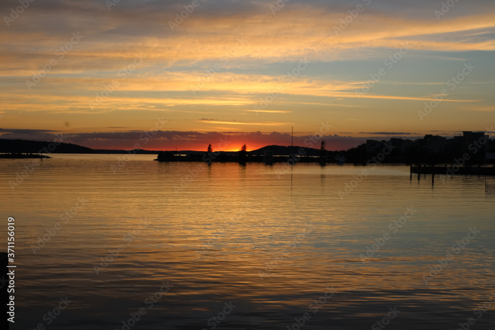 The sun sank below the horizon. A walk along the shore of lake Vesijärvi. Lahti. Finland.