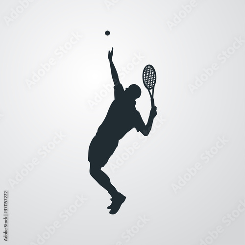 Silueta jugador de tenis con raqueta y pelota en fondo gris