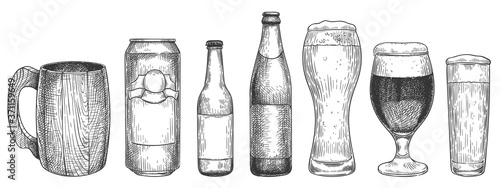 Sketch beer. Beer glasses, mugs and bottles beer, object for web, poster and invitation party or pub menu vintage hand drawn vector set. Beer glass engraving, beverage sketch with froth illustration