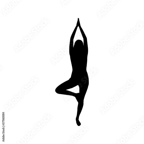 Silueta de mujer practicando la posición del árbol de yoga en color negro