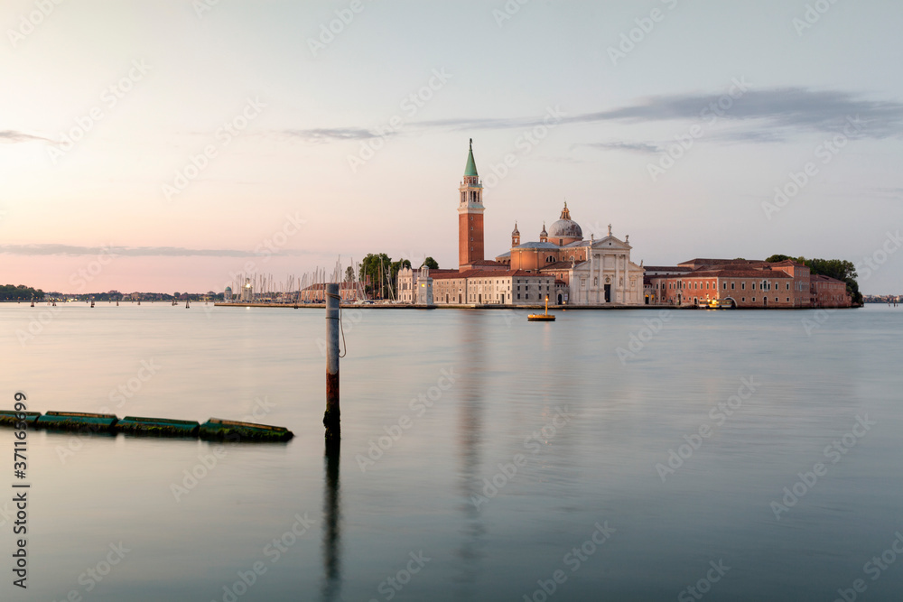 Venezia.. IIsola di San Giorgio Maggiore all'alba