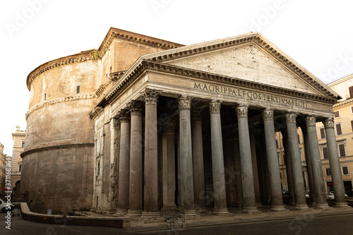 Side view of Pantheon of Rome, in the beggining of the morning.