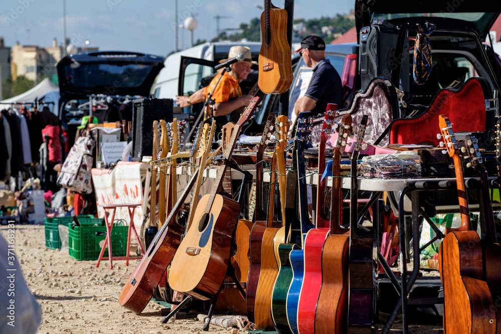 guitarras, Mercado de antigüedades y de segunda mano de Son Bugadelles,  Calvià, Mallorca, balearic islands, Spain Stock Photo | Adobe Stock