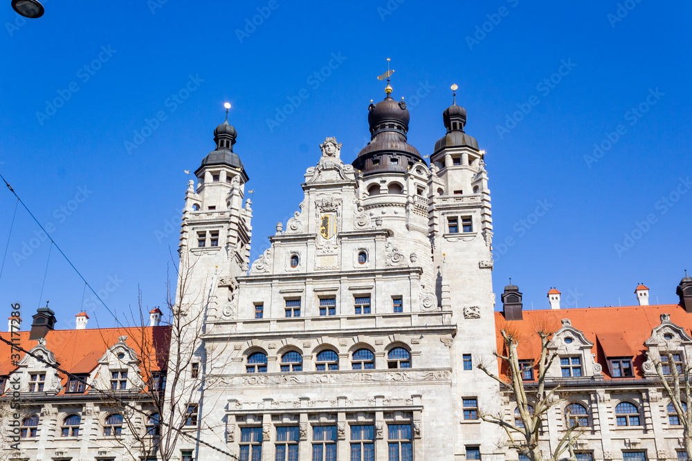 Neues Rathaus in Leipzig im Frühling
