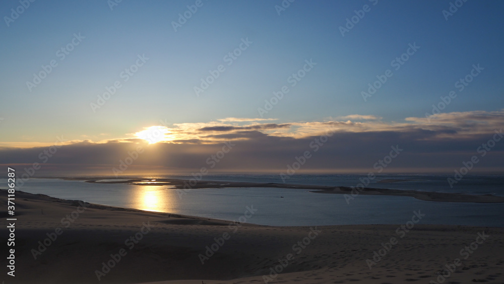Coucher de soleil sur l'océan atlantique, photographié depuis la Dune du Pilat