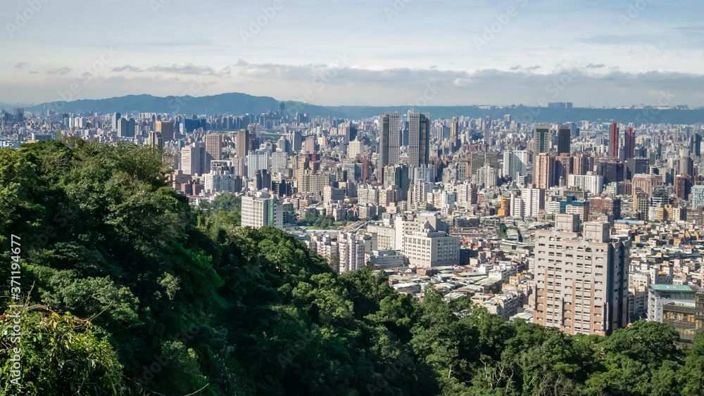 Obraz premium The landscape of Taipei city view from mountain in Taipei, Taiwan.