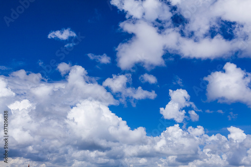 Fototapeta Naklejka Na Ścianę i Meble -  Beautiful clouds with the blue sky background