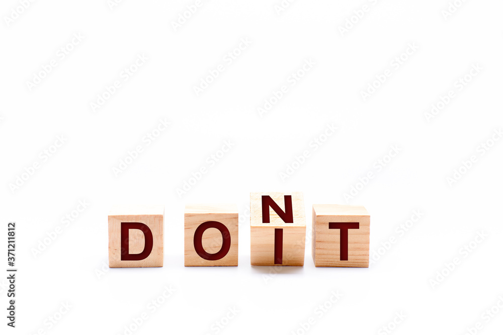 Spinning cubes and changing the word DONT to DOIT Spinning cubes and changing the word DONT to DOIT