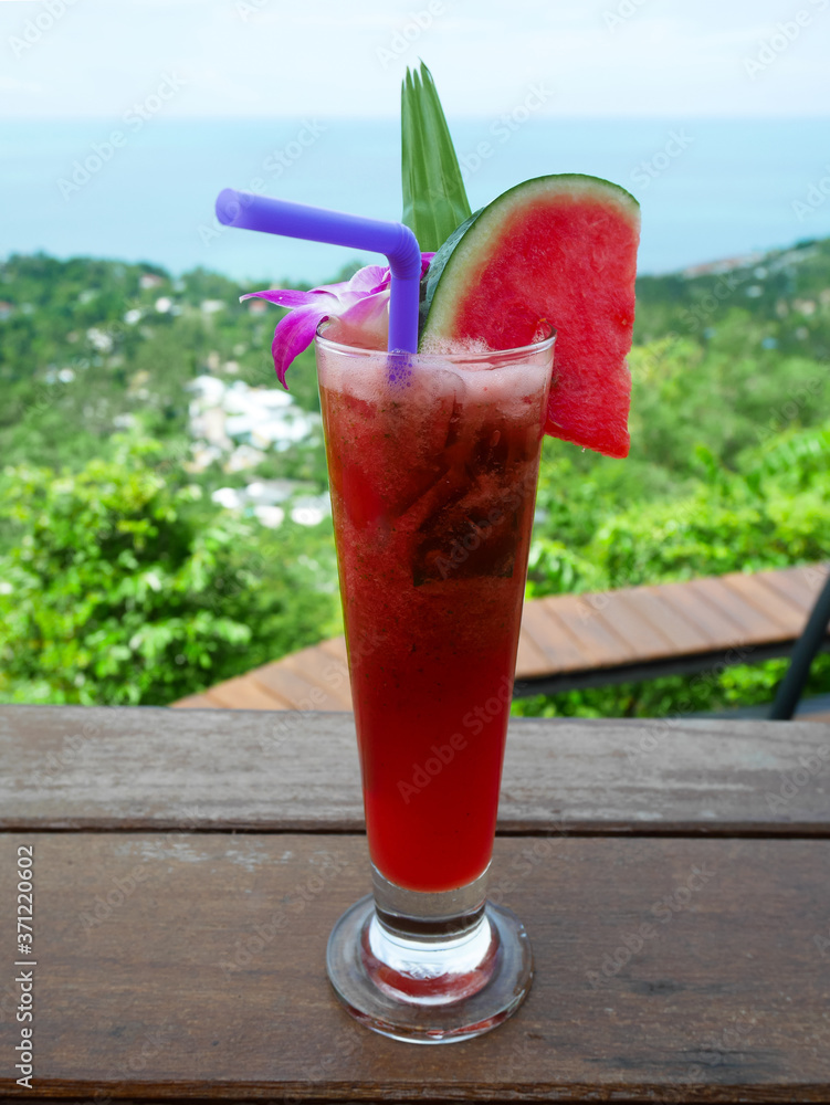 Obraz premium A glass of watermelon juice