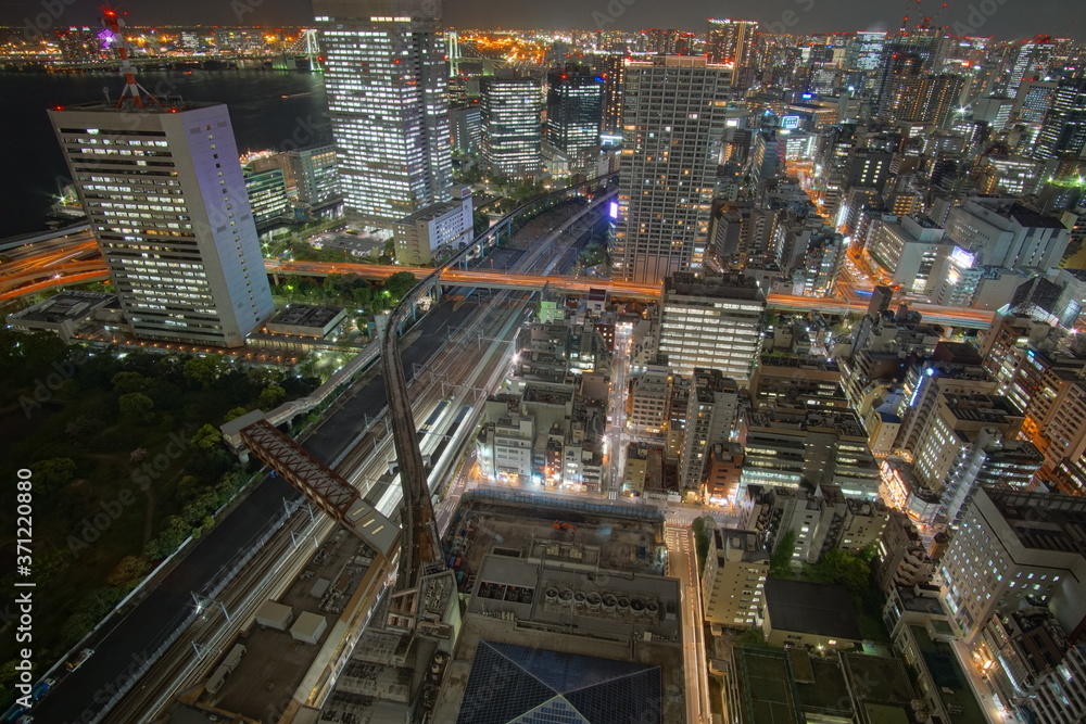 Fototapeta premium Beautiful urban cityscape of Tokyo at night
