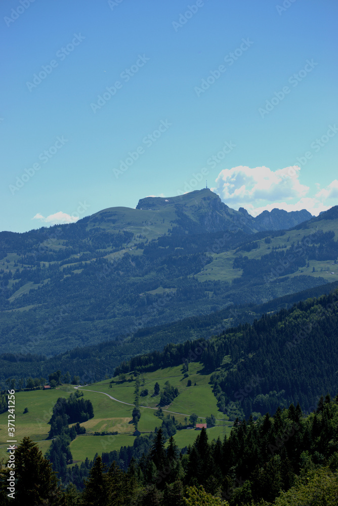Fototapeta premium Appenzellerland in der Schweiz 1.6.2020