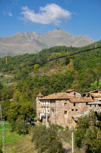 Wallpaper Mural Ca de Llibernal, Noales ,municipio de Montanuy,  Ribagorza, provincia de Huesca, Aragón, cordillera de los Pirineos, Spain Torontodigital.ca
