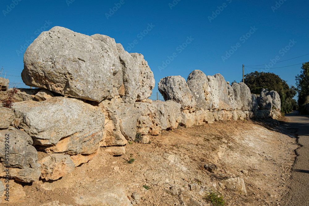 muralla de un poblado talayótico, Es Pou Celat (Salat), Mallorca, balearic islands, Spain