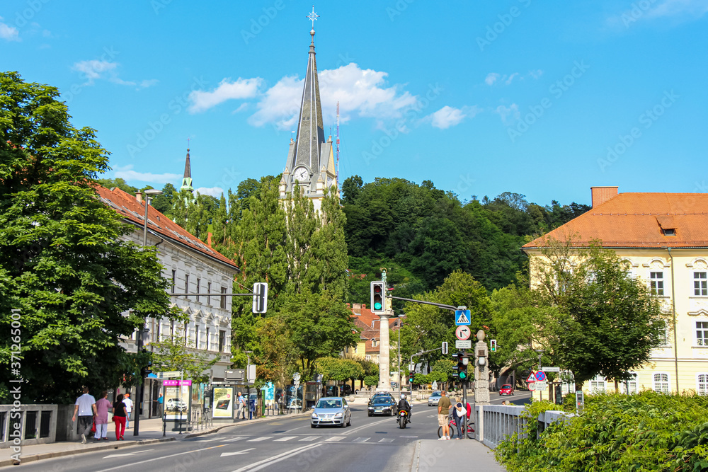 Obraz premium St. James Church over looking the St. James Bridge in Ljubljana, Slovenia