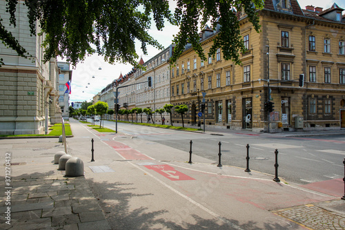 Fényképezés Erjavceva Cesta street at Park Sveta Evrope Park in Ljubljana, Slovenia