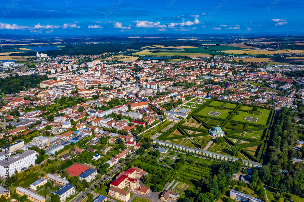 Die Stadt Kromeriz in Tschechien aus der Luft