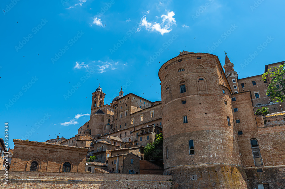Urbino: il suo centro storico è patrimonio dell’umanità Unesco. La città fu uno dei più importanti centri del Rinascimento Italiano
