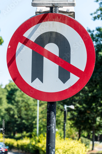 No U turn road sign restriction