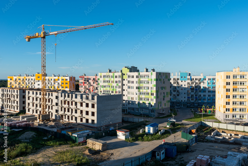 Construction cranes begin construction of a new residential complex