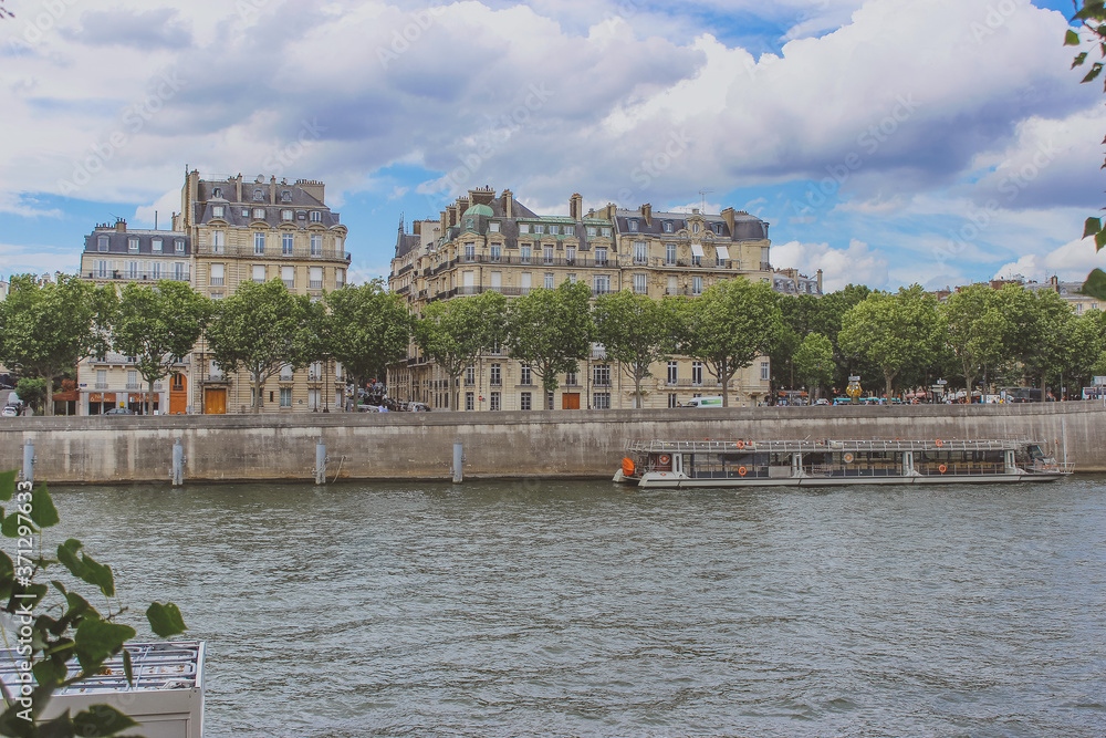 Naklejka premium embankment along the Seine river, panoramic view of Paris