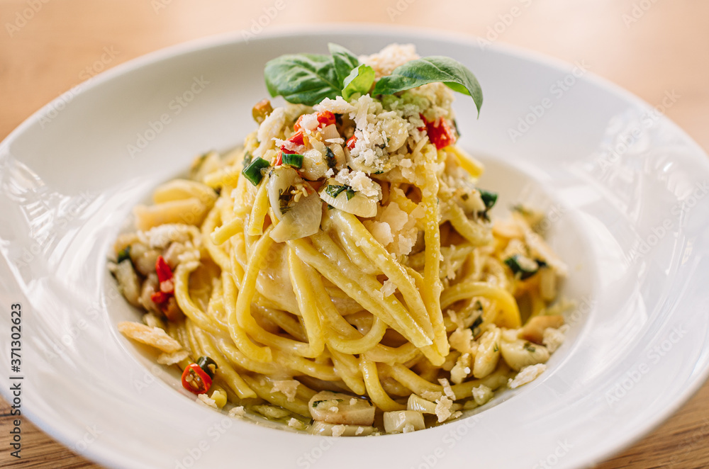 Spaghetti aglio olio e peperoncino. Italian vegetable pasta.