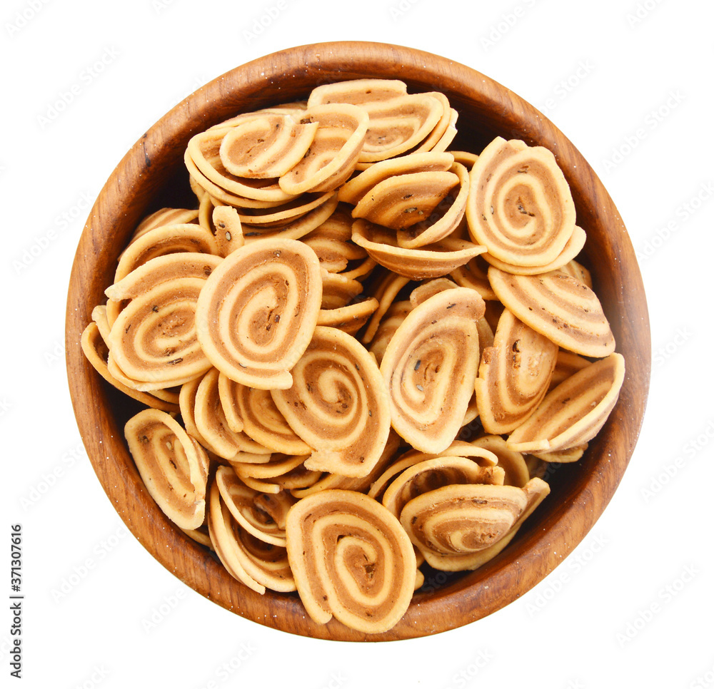 Fototapeta premium Cookies on wooden bowl on white