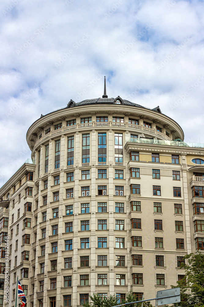 Rotunda of a large high-rise building with a dome