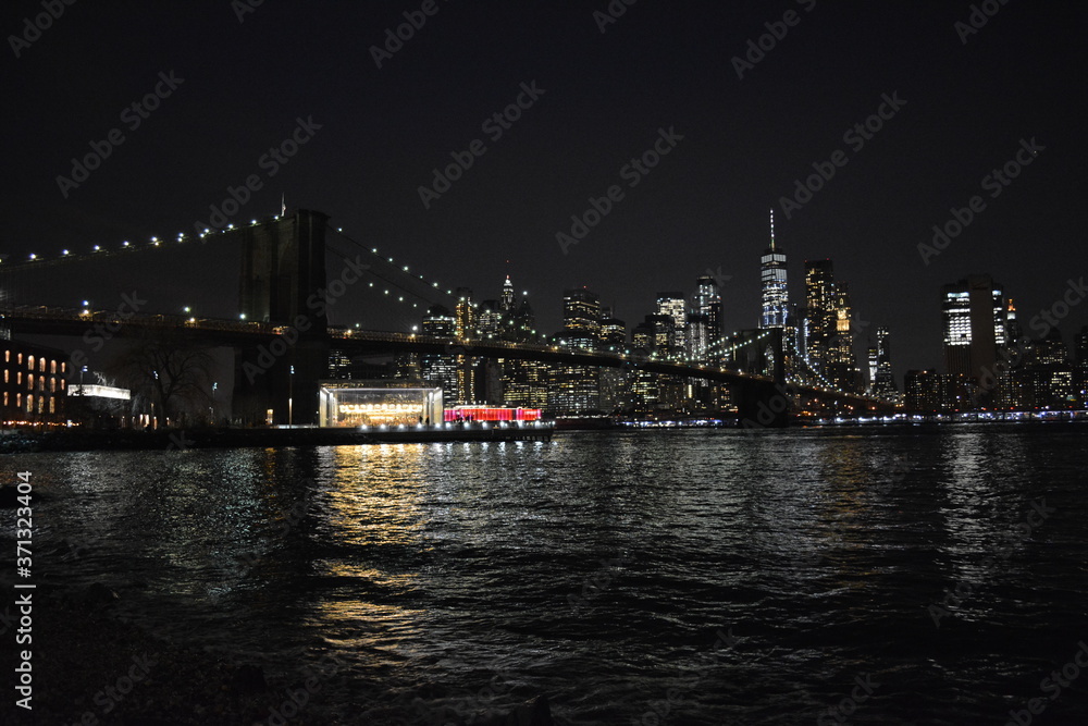 Puente de Brooklyn de noche